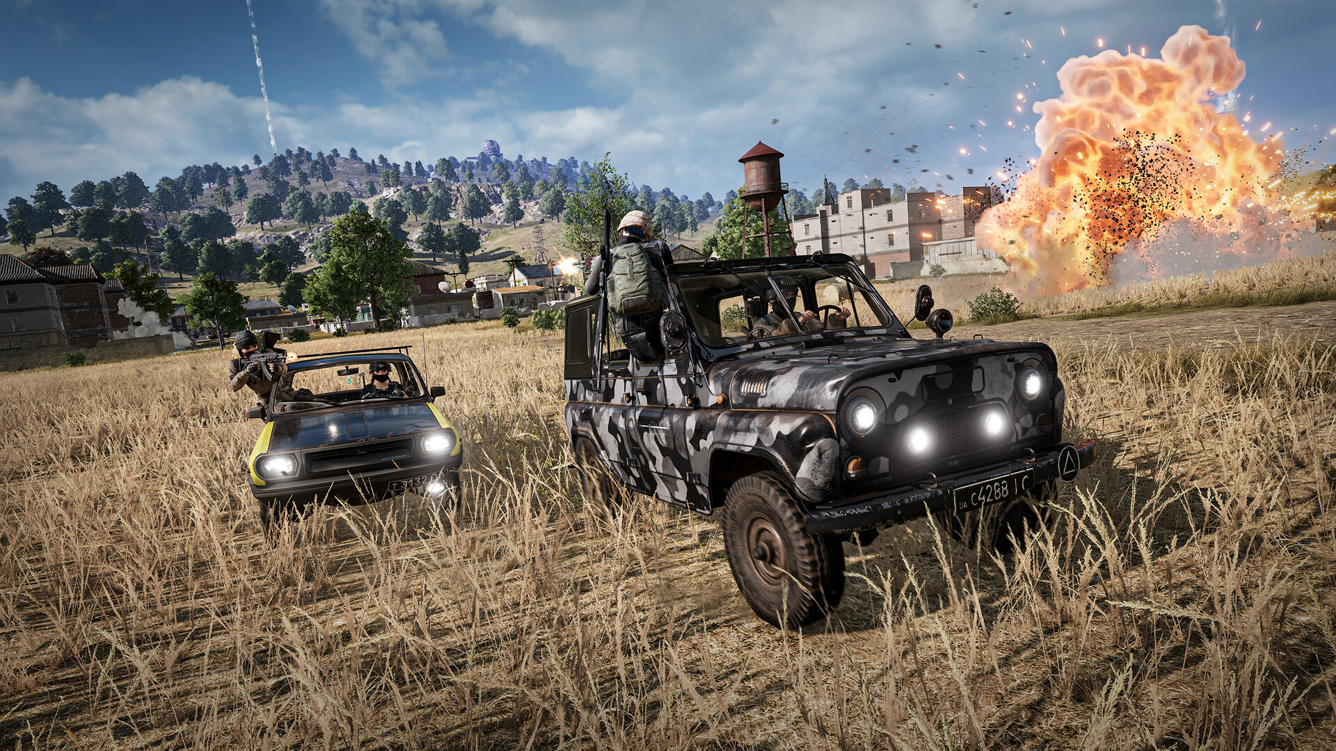 PUBG gameplay screenshot showing a firefight at close range